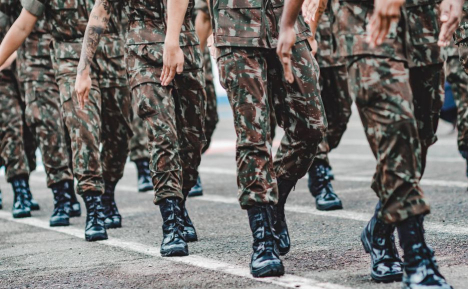 Quelle est la différence entre un treillis militaire et un treillis technique ?