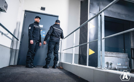 What mandatory equipment for a security agent in 2025?
